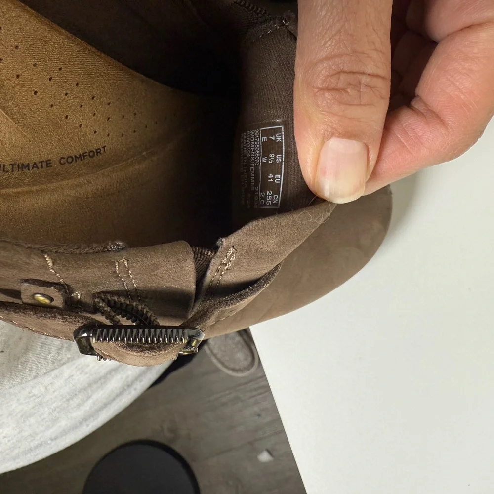 Clarks women Brown Leather Loafers - Picture 7 of 10